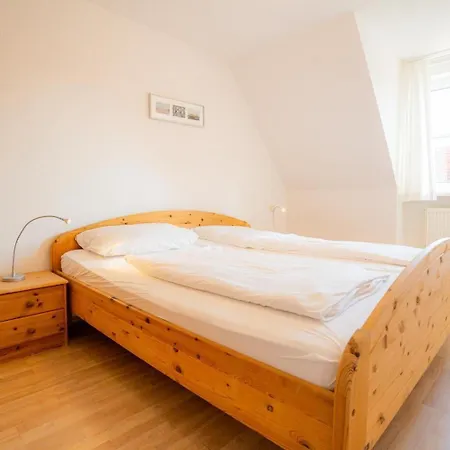 Holiday home Hausteil-30-strandflieder-id-461